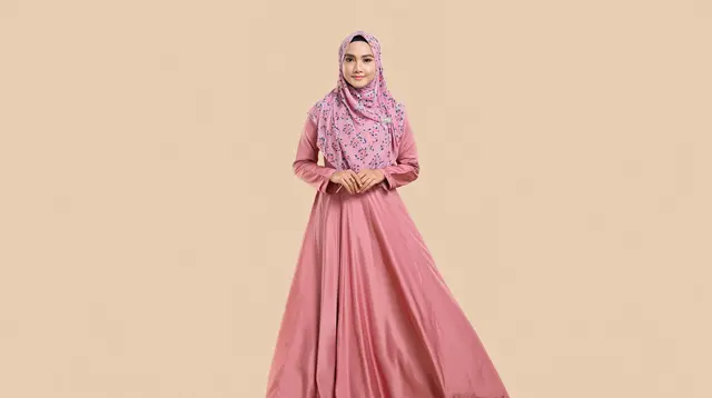 Inspirasi Padu Padan Gamis Polos Warna Pastel dengan Hijab Motif