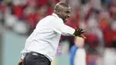 Pria kelahiran Jerman ini juga mundur dari Ghana usai tersingkir di fase grup Piala Dunia 2022. Otto Addo sejak awal memang akan memutuskan mundur dari kursi pelatih Ghana usai Piala Dunia 2022. (AP/Luca Bruno)