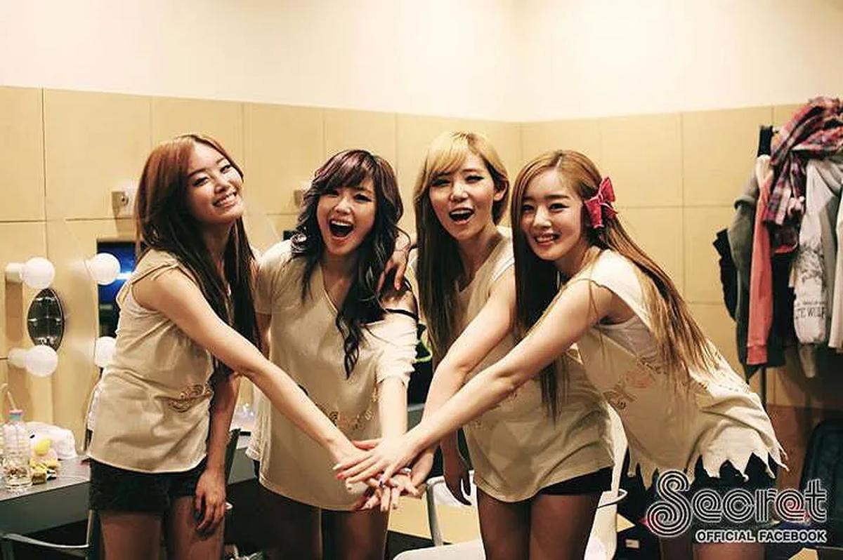 Secret siap tampil dalam program musik. Semoga mereka segera sembuh Â©dkpopnews.net