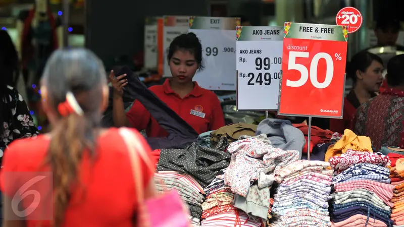 20151218-Jelang Natal, Pusat Perbelanjaan Banjir Diskon Akhir Tahun-Jakarta