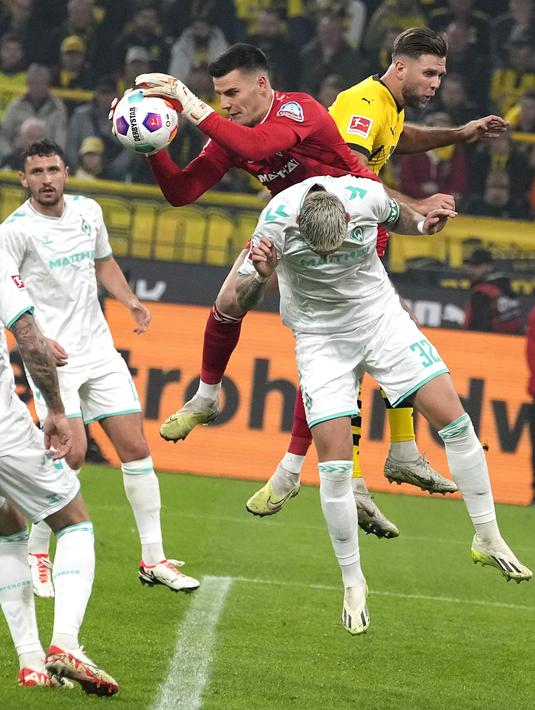 Sementara itu, Bremen menempati peringkat 14 dengan perolehan poin 6. (AP Photo/Martin Meissner)