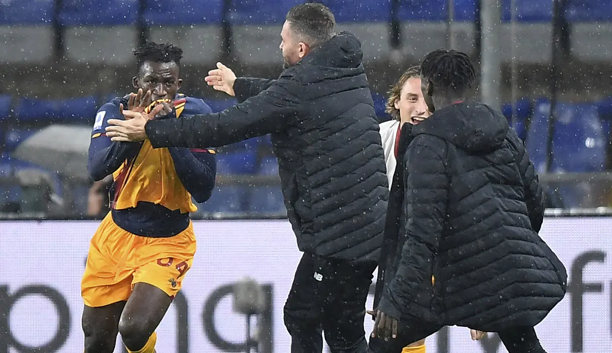 Afena-Gyan tampil bagus bersama tim U-19 Roma. Sejauh ini, dari lima laga yang dimainkan, pemain kelahiran 19 Desember 2003 itu telah mencetak enam gol. Tak heran jika Mourinho tertarik pada bakatnya. (AP/LaPresse/Tano Pecoraro)