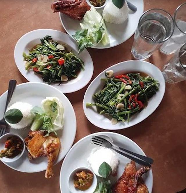 6. Bale Bebek Terkenal dengan Menu Bebek Goreng yang Gurih