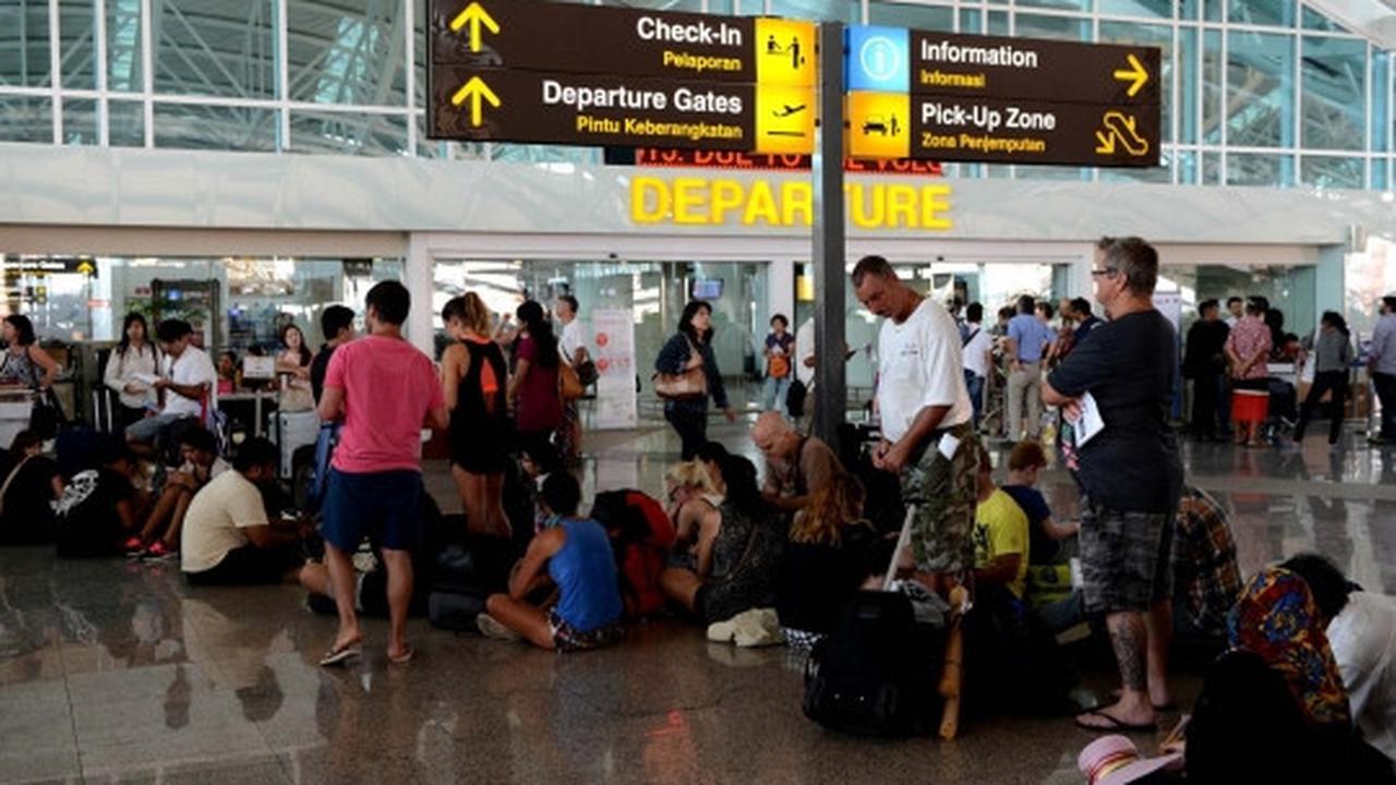 Keresahan ribuan wisatawan terlantar di Bandara Ngurah Rai