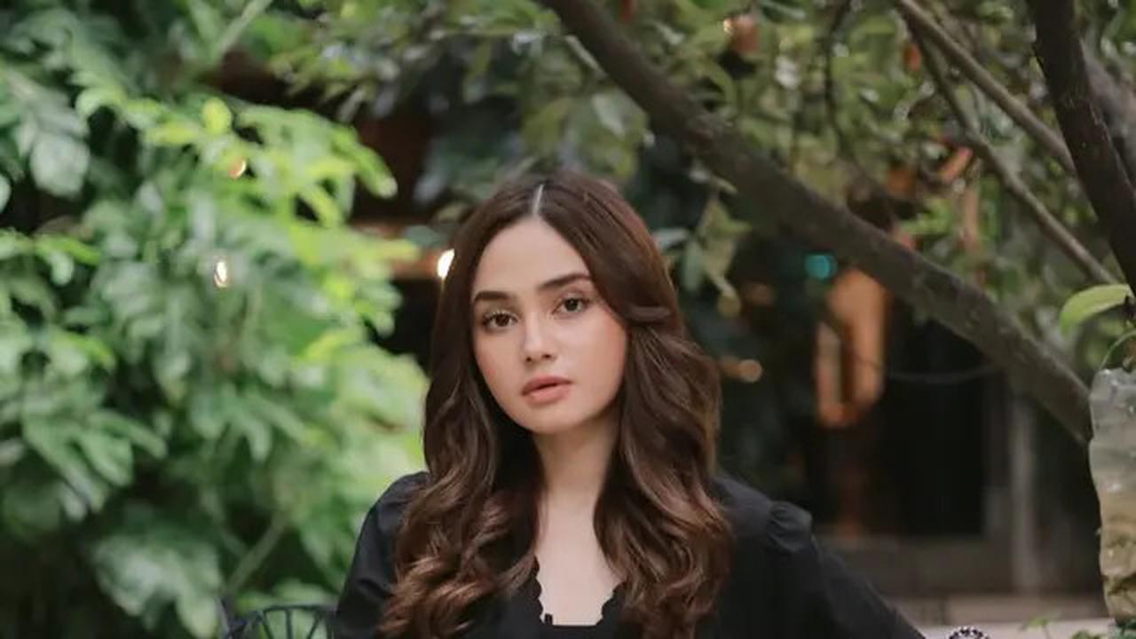 Dari Bernadya hingga Raisa, Begini Cara Tampil Chic dengan Outfit Serba Hitam