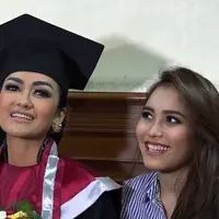 Julia Perez telah mendapatkan gelarnya sebagai Sarjana Hukum di Universitas Bung Karno (UBK), Jakarta Pusat. Setelah menjadi sarjana, Julia Perez ingin bekerja di bidang hukum yaitu sebagai pengacara.
