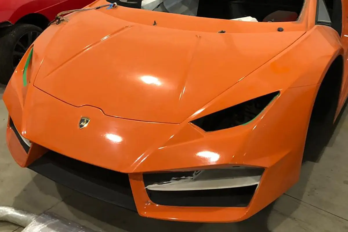 Rakitan palsu mobil sport Ferrari ditemukan di sebuah pabrik terselubung di Brasil (AP Photo)