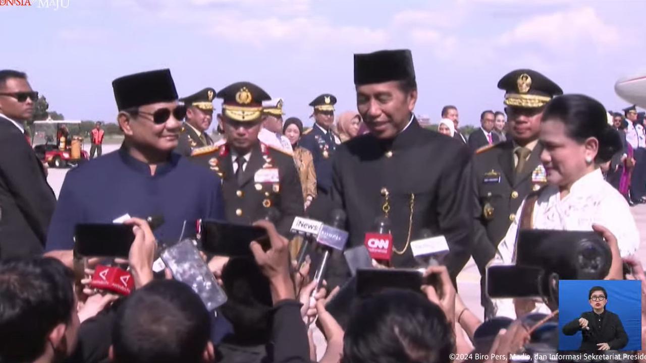 Jokowi dan Prabowo di Lanud Halim Perdanakusuma Jakarta, Minggu (20/10/2024).