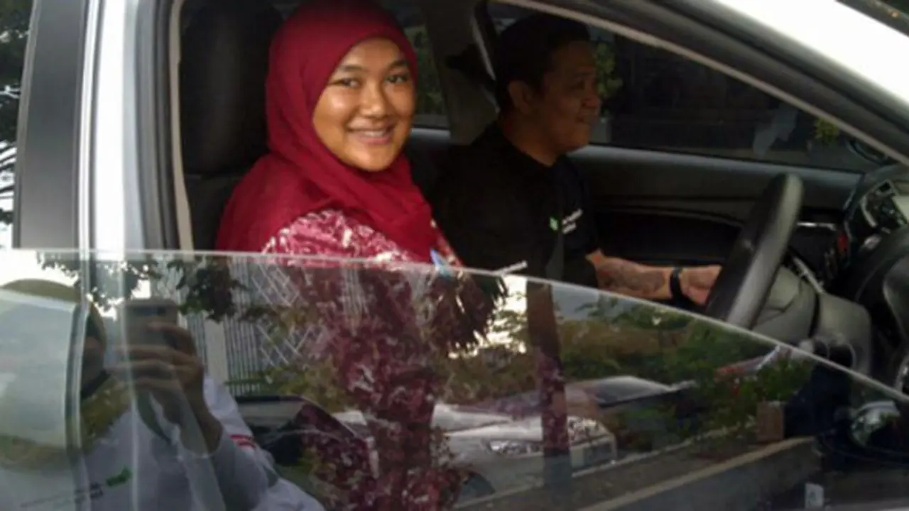 Mitsubishi Mirage, Ladies Driver (by: Tatan Rustandy)