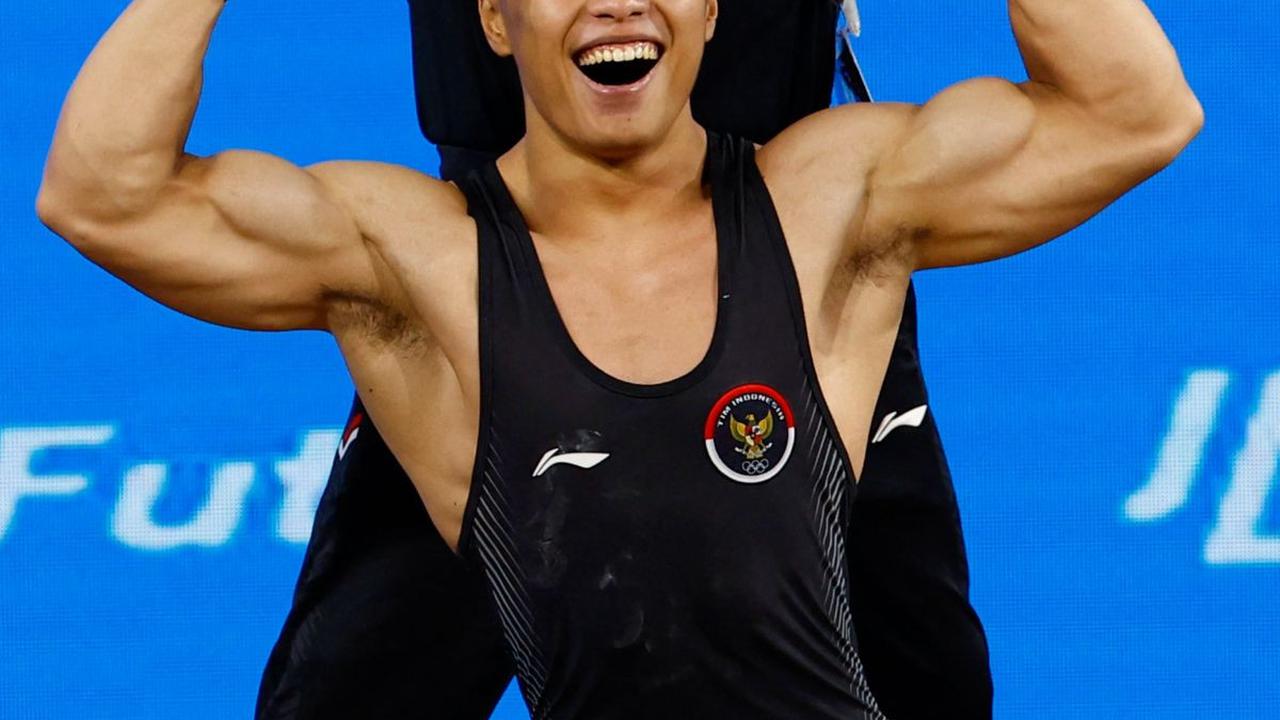 Pada angkatan snatch, Rahmat berhasil menorehkan angkatan terbaiknya yakni 158 kg.