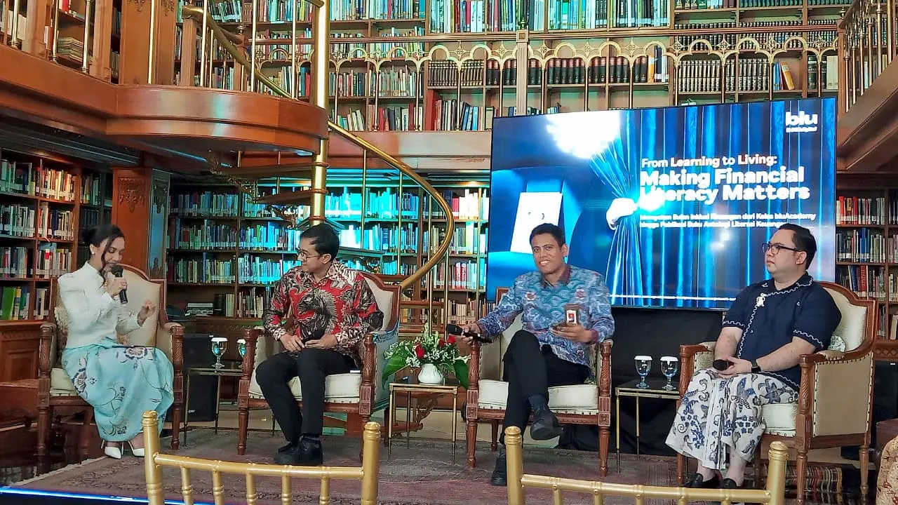 Duardi Prihandiko (Director of Business BCA Digital), Andi Muhammad Yusuf (Kepala Direktorat Literasi dan Inklusi Keuangan Syariah Otoritas Jasa Keuangan/OJK), dan Rudini Triyadi (Head of Brand Experience & Community BCA Digital)