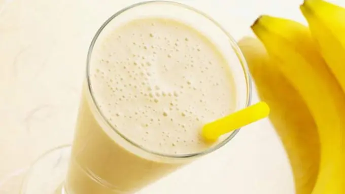 [Bintang] Berbahaya, Ini Alasan Kamu Nggak Boleh Campurkan Pisang dan Susu