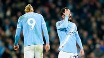 Pemain Manchester City, Bernardo Silva, tampak kecewa setelah gagal meraih kemenangan saat menjamu Nottingham Forest pada laga Liga Inggris di Etihad Stadium pada Kamis (5/3/2026). (AP Photo/Dave Thompson)