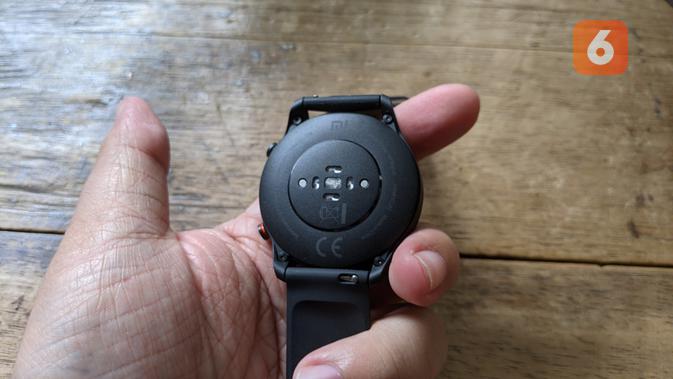 Tampak belakang Mi Watch dengan berbagai sensor. (/ Yuslianson)