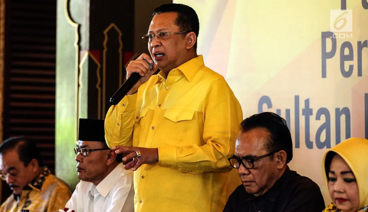 Wakil Koordinator Bidang Pratama Partai Golkar Bambang Soesatyo mendeklarasikan diri sebagai calon ketua umum Partai Golkar saat konferensi pers di Jakarta, Kamis (18/7/2019). Bamsoet mendeklarasikan diri sebagai pesaing Airlangga Hartarto bersama tiga orang lainnya. (Liputan6.com/Herman Zakharia)