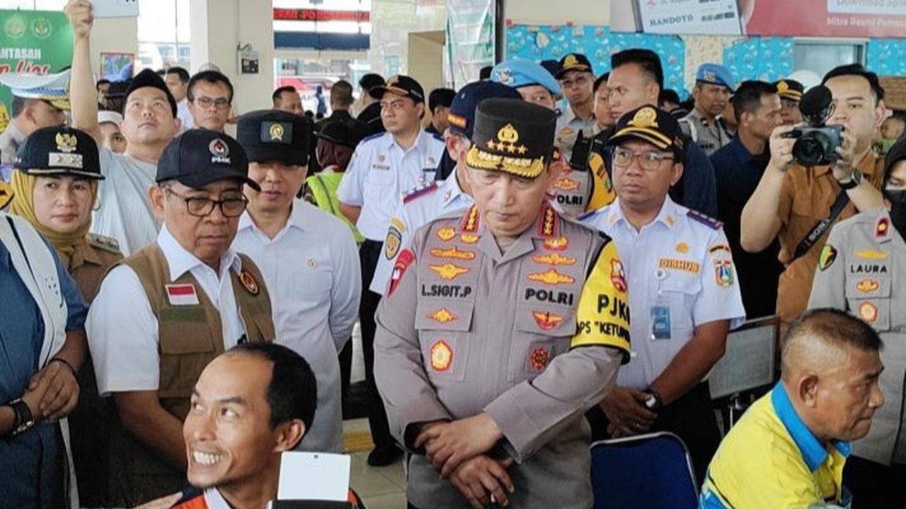 Kapolri Imbau Masyarakat Mudik dan Balik Naik Kereta Api: Bisa Kurangi Kepadatan Jalur Darat