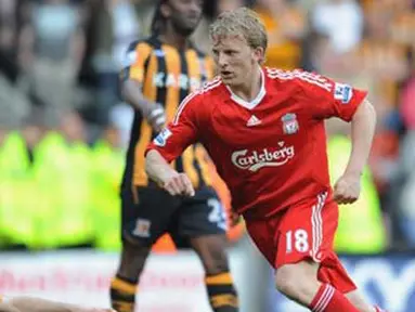 Liverpool&#039;s Dirk Kuyt celebrates scoring during English Premier League match between Hull City and Liverpool at The Kingston Communications Stadium in Hull, on April 25, 2009. AFP PHOTO/PAUL ELLIS