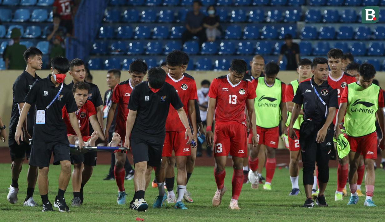 <p>Waktu yang tersisa usai keributan tersebut tak lama. Timnas Indonesia harus mengubur mimpinya untuk melaju ke babak final SEA Games 2021 Vietnam. (Bola.com/Ikhwan Yanuar)</p>