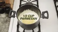 Masukkan keju parmesan (Via: youtube.com)