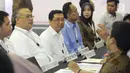 Para anggota komisioner saat mengikuti simulasi proses pendaftaran capres dan cawapres di Gedung KPU RI, Jakarta, Kamis (9/8). KPU RI mensimulasikan desk untuk pendaftaran capres-cawapres. (Liputan6.com/Faizal Fanani)