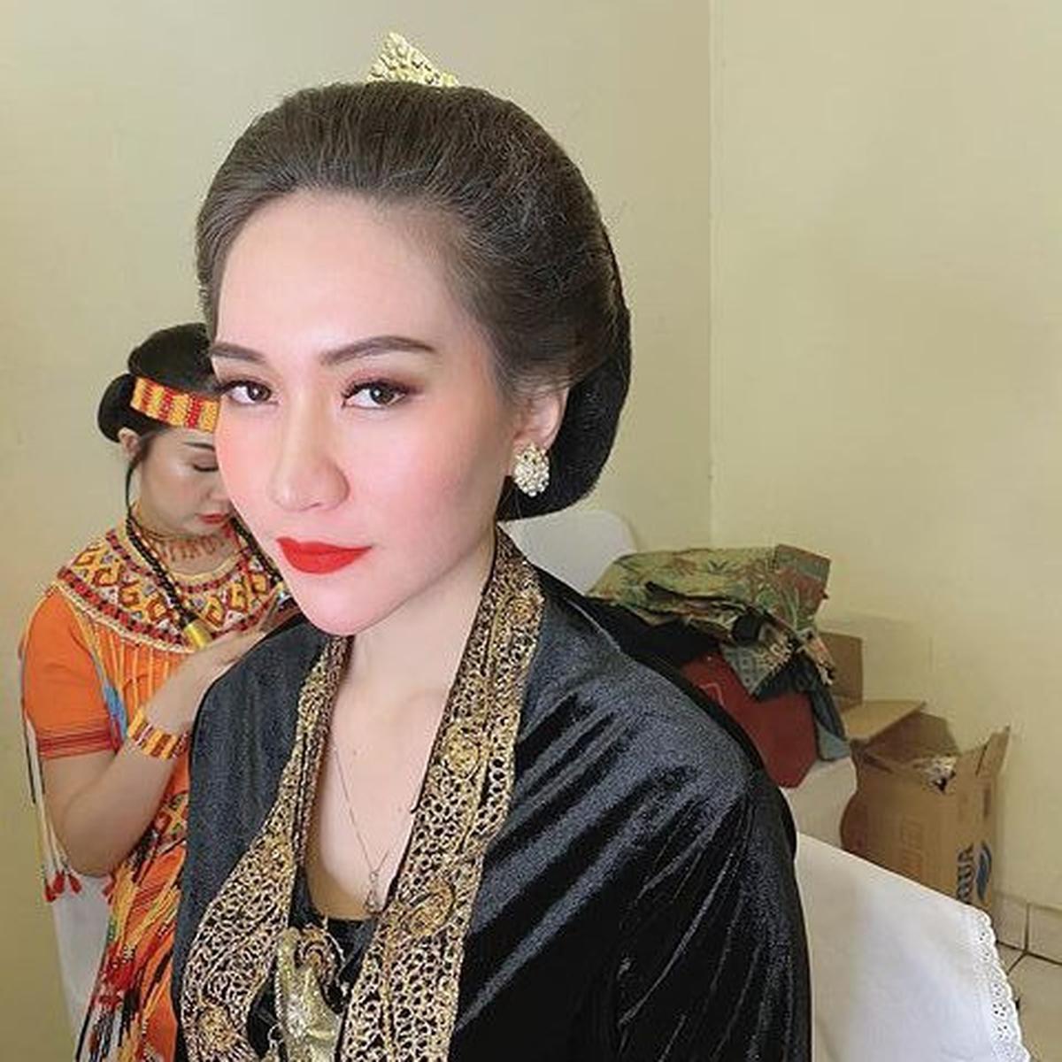 Potret Putri Sirty Cikita Sabunge dalam Balutan Kebaya, Polwan yang Viral karena Tegur Orang yang Sedang Makan