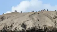 Viral Wisatawan Mendaki Anak Krakatau saat Siaga, Terancam Dipidana