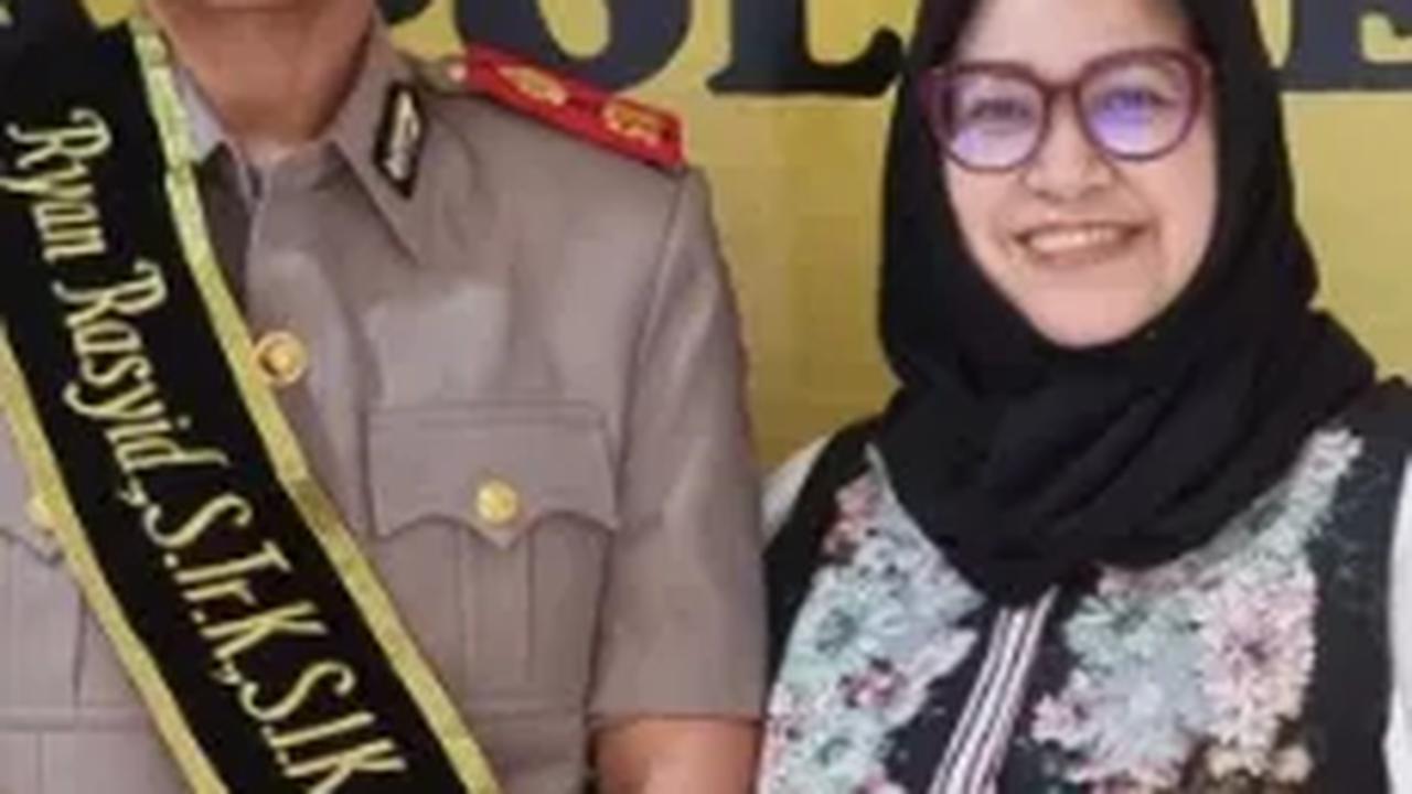 Meski sang suami memiliki 2 bintang di pundaknya, tak lantas membuat sang istri merayakan ulang tahun dengan mewah. <br>