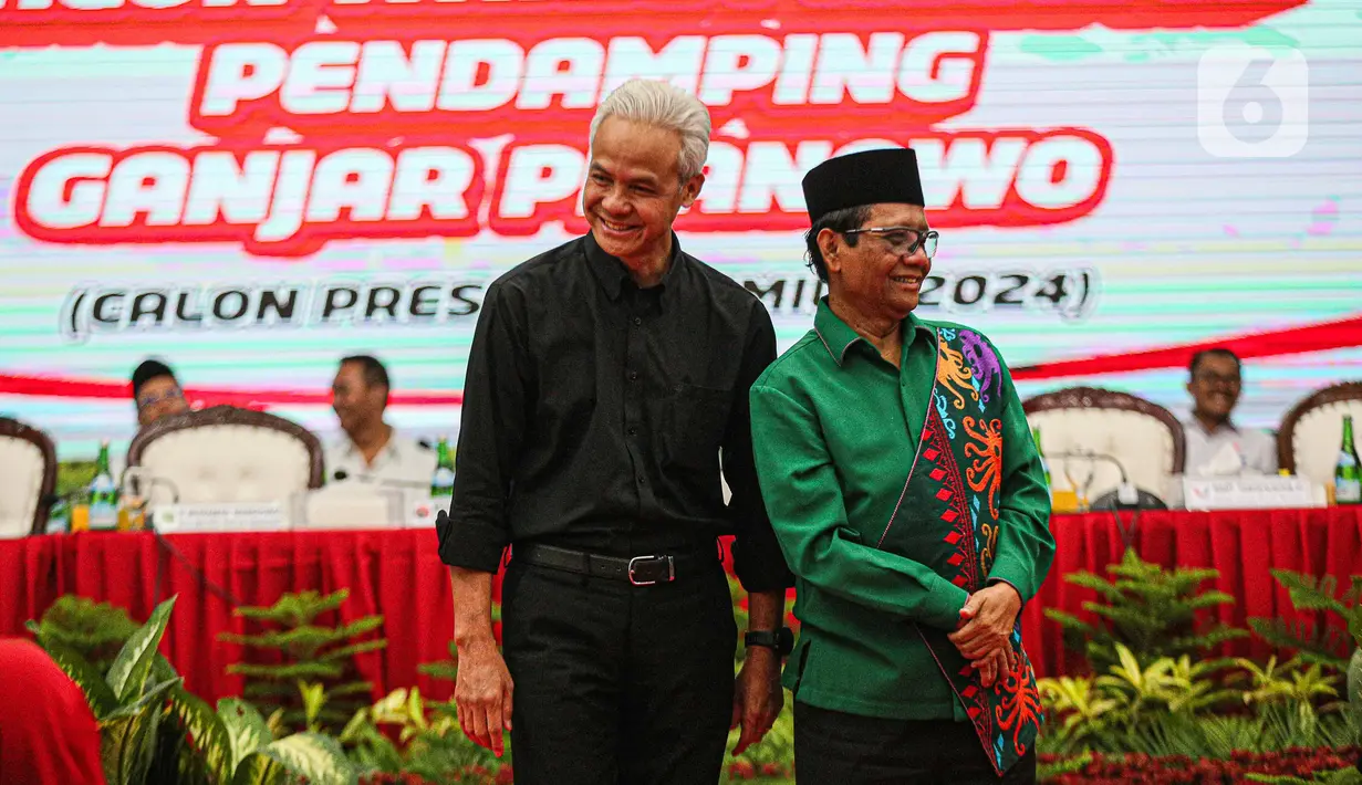 Bakal capres Ganjar Pranowo dan bakal cawapresnya akan mendaftarkan diri sebagai paslon capres-cawapres, ke Komisi Pemilihan Umum (KPU), pada Kamis (19/10/2023). (Liputan6.com/Faizal Fanani)