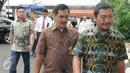 Dirtipidum Agus Andrianto bersama jajaran penyidik Bareskrim Polri tiba di Kejaksaan Agung, Jakarta, Jumat (25/11). Bareskrim menyerahkan berkas perkara tahap 1 dalam kasus penistaan agama yang di sangkakan ke Ahok. (Liputan6.com/Helmi Afandi)