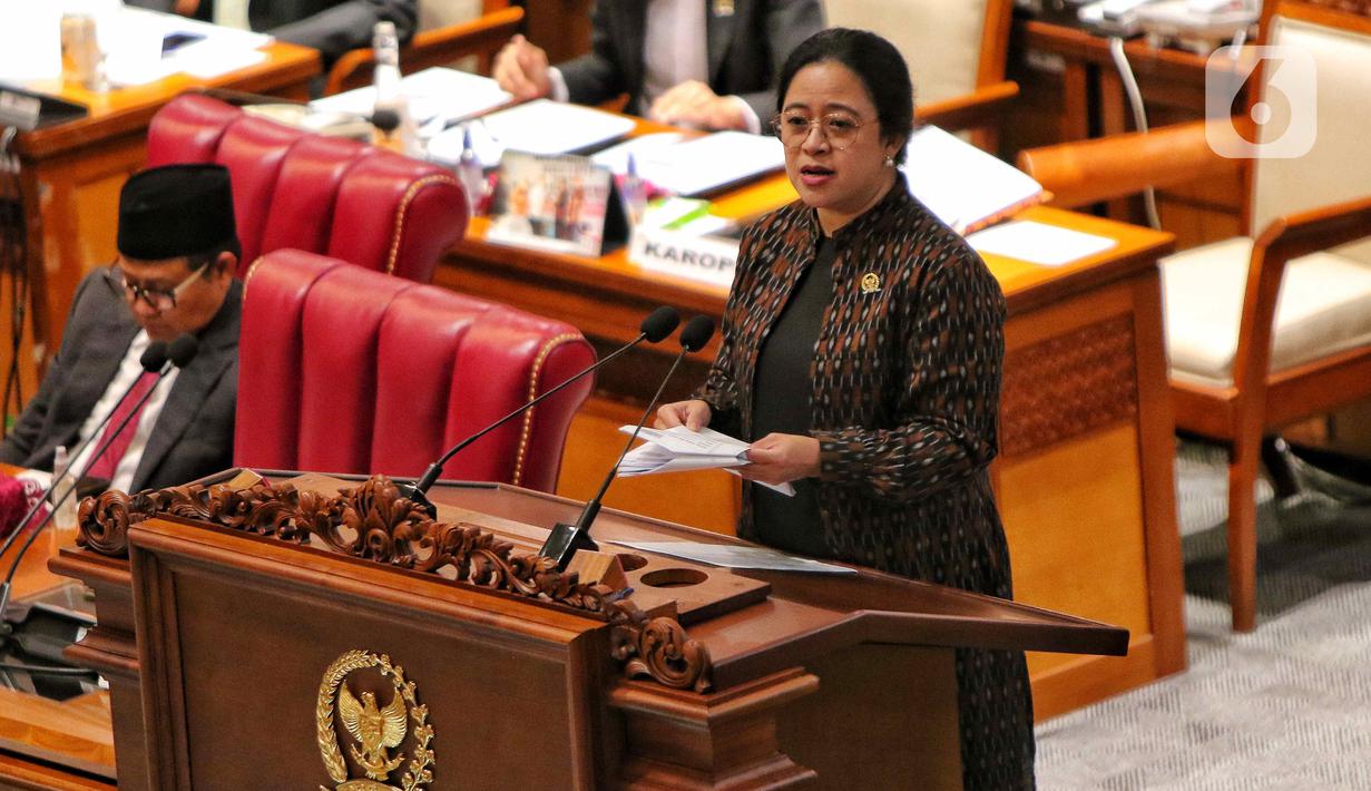 Ketua DPR RI Puan Maharani saat memberikan pidato dalam rapat paripurna DPR ke-4 masa persidangan I tahun 2022-2023 di kompleks Parlemen, Senayan, Jakarta, Selasa (6/9/2022). Rapat paripurna tersebut beragendakan pengambilan keputusan atas RUU tentang Pertanggungjawaban atas Pelaksanaan APBN TA 2021. (Liputan6.com/Angga Yuniar)