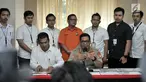 Kabid Humas Polda Metro Jaya Kombes Pol Argo Yuwono, Kanit III Subdit Cyber Crime Ditreskrimsus Polda Metro Jaya Kompol Chaeruddin memberi keterangan saat rilis kasus penipuan di Mapolda Metro Jaya, Jakarta, Senin (28/1). (Merdeka.com/Iqbal S. Nugroho)