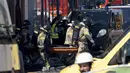 Pemadam kebakaran Murcia memperingatkan bahwa tidak akan ada jumlah korban jiwa pasti sampai mereka menyelesaikan pekerjaan menyisir puing-puing. (AP Photo/Alfonso Duran)