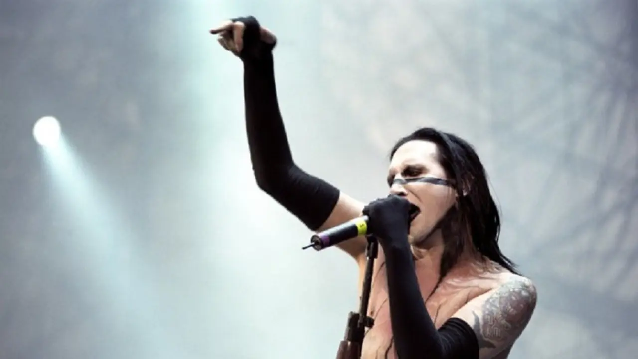 Marilyn Manson Perangi Bajakan Pakai Playstation One