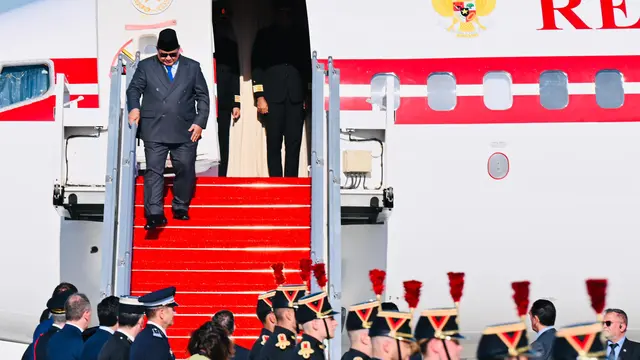 Presiden Republik Indonesia, Prabowo Subianto, tiba di Paris pada Minggu, 13 Juli 2025, pukul 18.35 waktu setempat, setelah menempuh penerbangan dari Brussel. Prabowo disambut secara resmi oleh Menteri Dalam Negeri Prancis Bruno Retailleau.