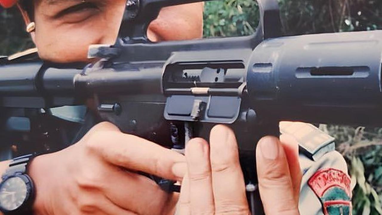 Mayjen Farid Makruf saat Perwira Muda, Gagah Berbaret Merah Fokus Latihan Menembak