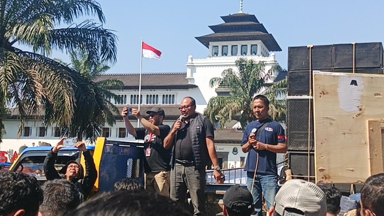 Demo Pekerja Pariwisata