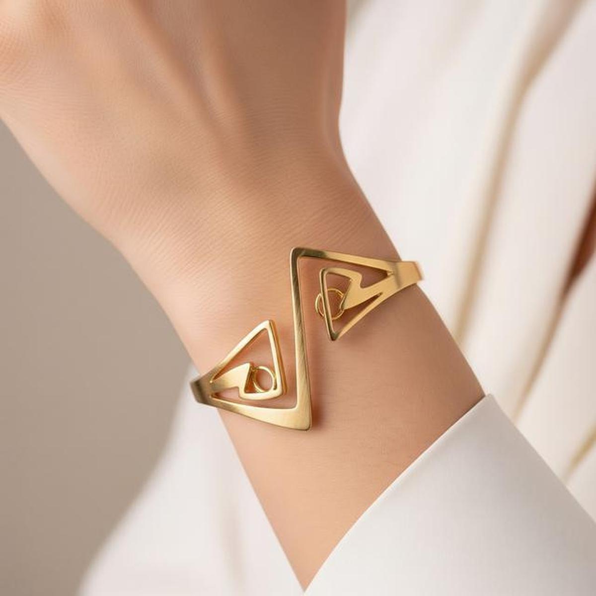 8 Model Gelang Emas Cuff Sculptural Desain Abstrak 2025, Elegan untuk Penampilan Wanita