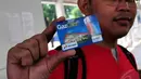 Mulai 11 Agustus 2014 penumpang bus TransJakarta diwajibkan menggunakan tiket elektronik (Liputan6.com/Faizal Fanani)