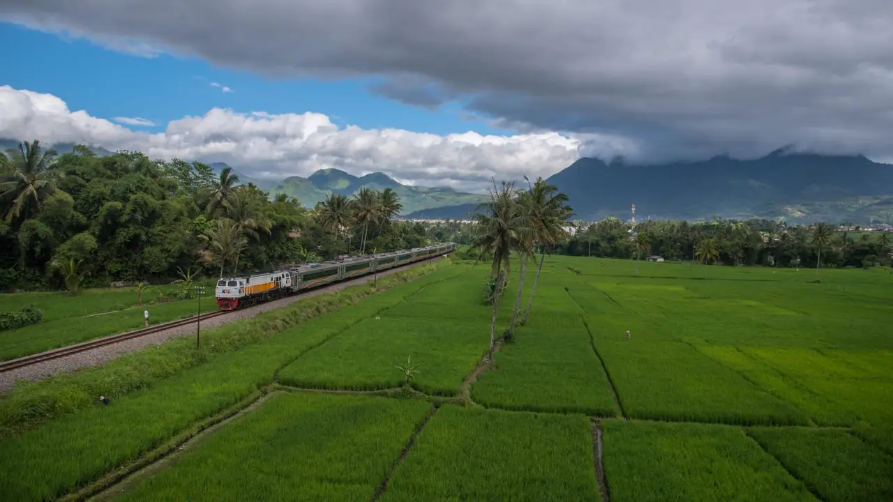 Okupansi Kereta Tembus 100 Persen Selama Long Weekend Waisak 2025
