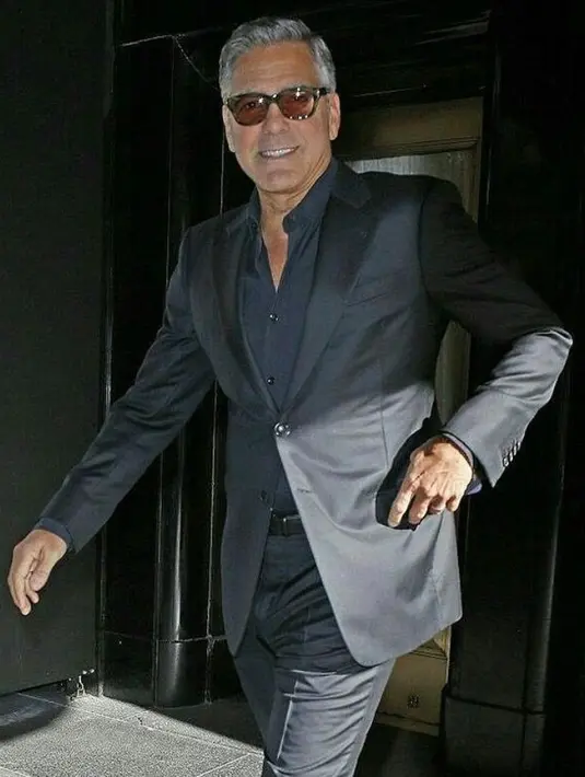 Dilansir dari AceShowbiz, seorang perwakilan dari pihak George sendiri mengatakan bahwa sang aktor baik-baik saja. (instagram/georgeclooney.officiel)
