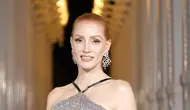 Melihat pesona mahal Jennifer Lopez hingga Salma Hayek kenakan Gucci Ancora Notte di LACMA ART+Film Gala (Gucci)