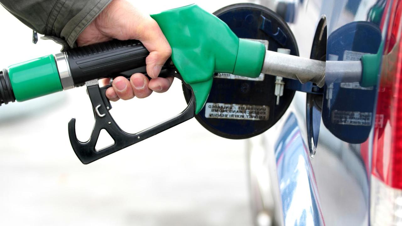 Petronas Bakal PHK 10 Persen Karyawan