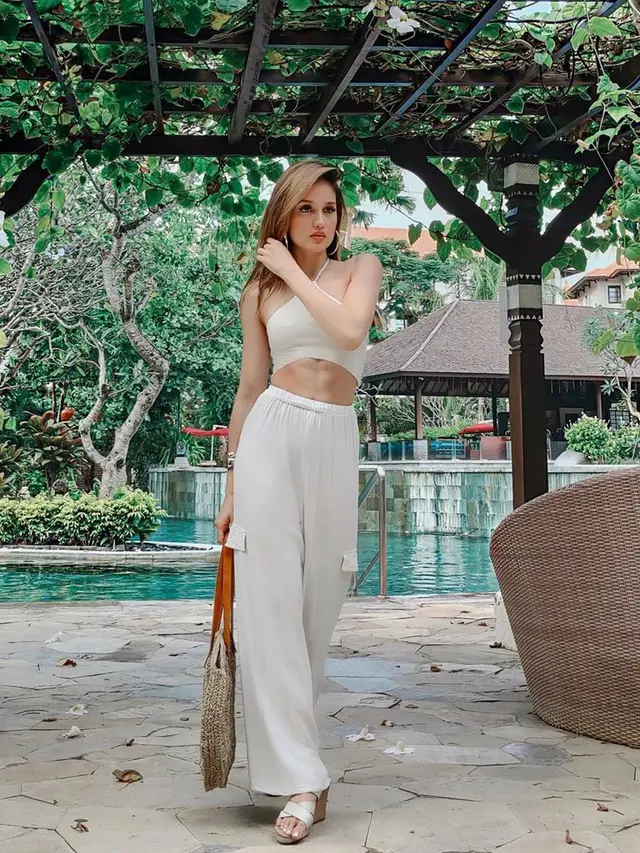 [Fimela] Cinta Laura