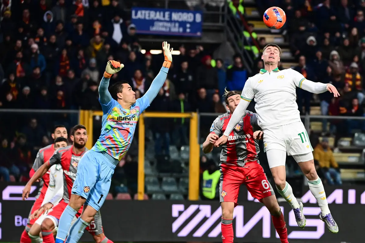 Foto: 3 Kali Bobol Gawang Emil Audero, AS Roma Bertengger di Puncak Klasemen Liga Italia