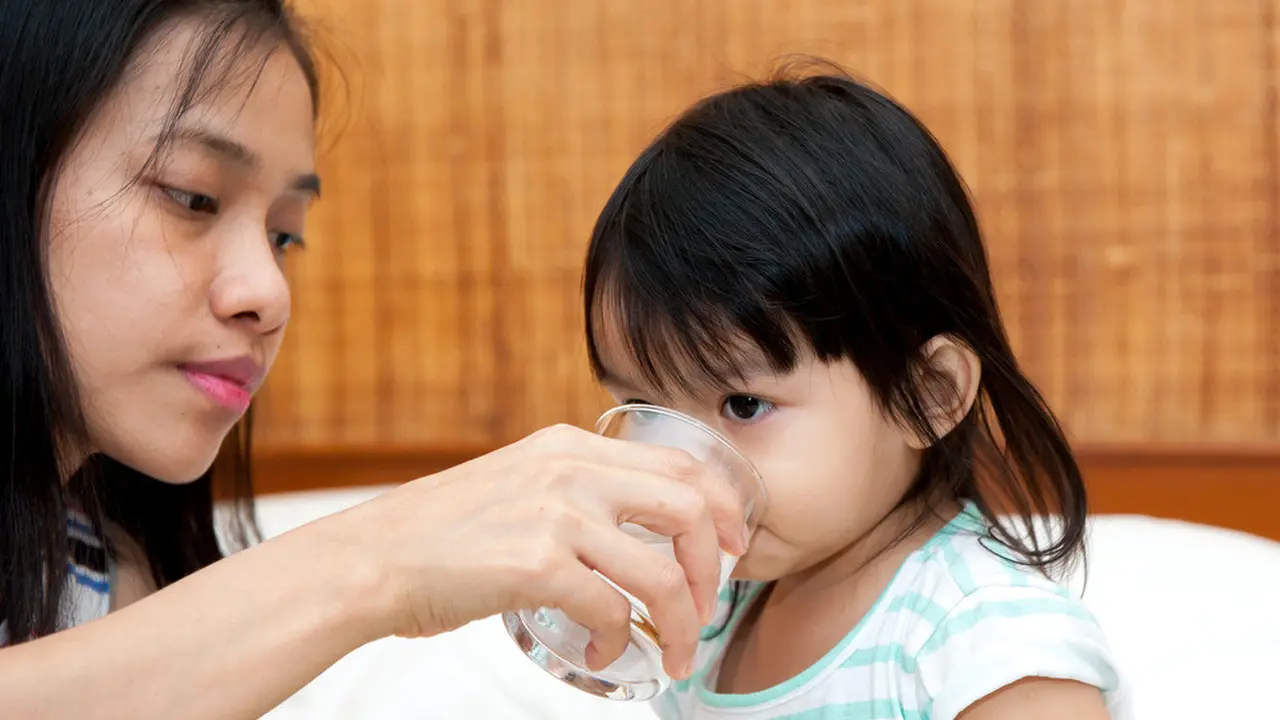 Kiat Sukses Menyapih si Kecil Tanpa Rewel (Noophoto/Shutterstock)