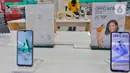Salah satu smartphone atau ponsel pintar dipajang di salah satu pusat perbelanjaan di kawasan Tangerang, Selasa (14/3/2023). Tahun 2022 lalu tampaknya menjadi tahun yang penuh tantangan bagi sejumlah produsen smartphone dimana faktor penawaran (supply) dan permintaan (demand) yang rendah semakin memberi tekanan yang cukup signifikan terhadap sektor ini. (Liputan6.com/Angga Yuniar)