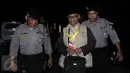Rohaniawan K.H. Hasan Makarim saat akan menuju Nusakambangan, Cilacap, Jateng, (28/7). Detik-detik jelang eksekusi mati 14 terpidana di Lapas Nusa Kambangan, Sejumlah Rohaniawan dihadirkan. (Liputan6.com/Helmi Afandi)