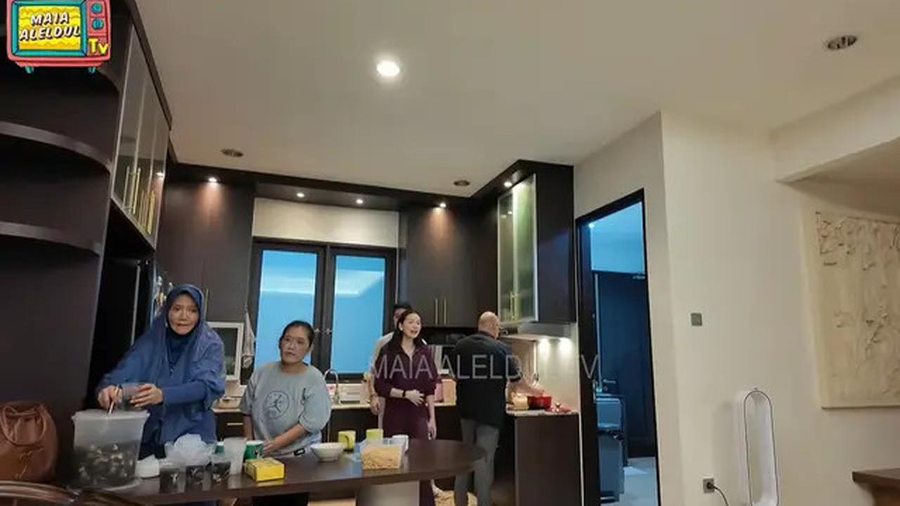 6 Potret Dapur Rumah Al Ghazali dan Alyssa Daguise, Kombinasi Warna dan Pencahayaan yang Beri Kesan Mewah