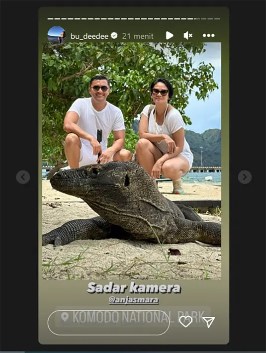 Sejak menikah, pasangan ini juga jauh dari gosip miring rumah tangganya. Pada liburan kali ini, keduanya tampak menikmati beberapa destinasi wisata di Nusa Tenggara Timur. Diantaranya, Pandar Island, pink beach, Komodo National Park dll. [Instagram/bu_deedee]