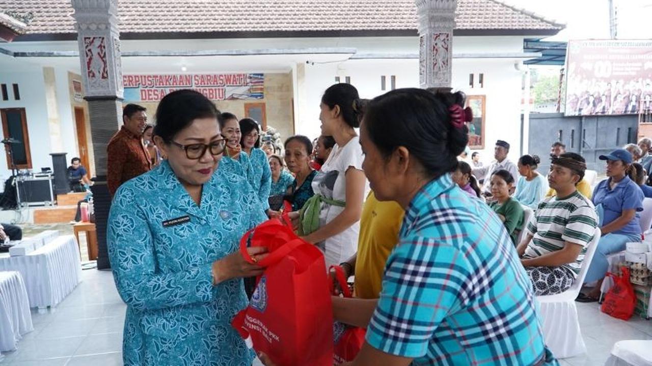 PKK Bali dan Buleleng Perkuat Sinergi Salurkan Bantuan untuk Warga Kurang Mampu